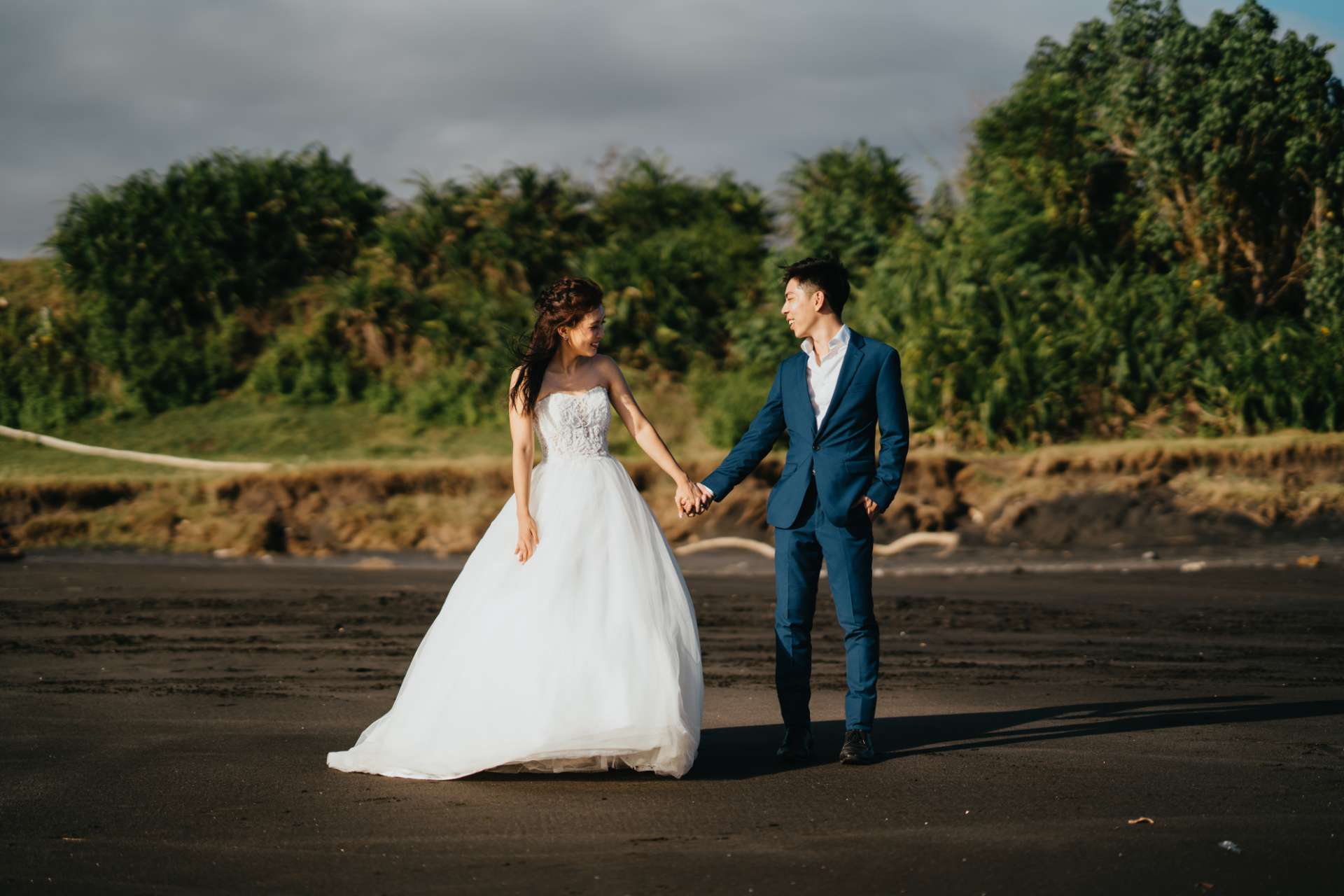 via roy prewedding bali nyayi beach