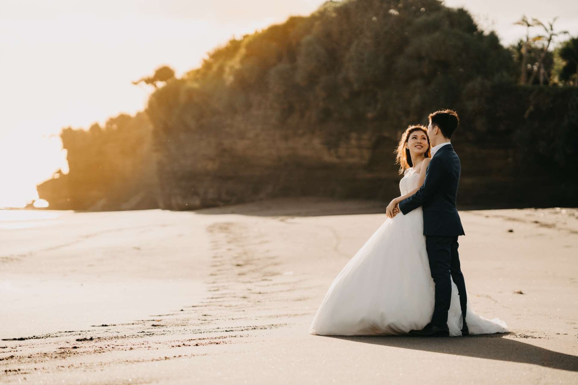 via roy prewedding bali nyayi beach